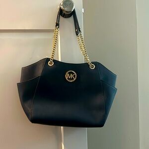 Michael kors Navy color,